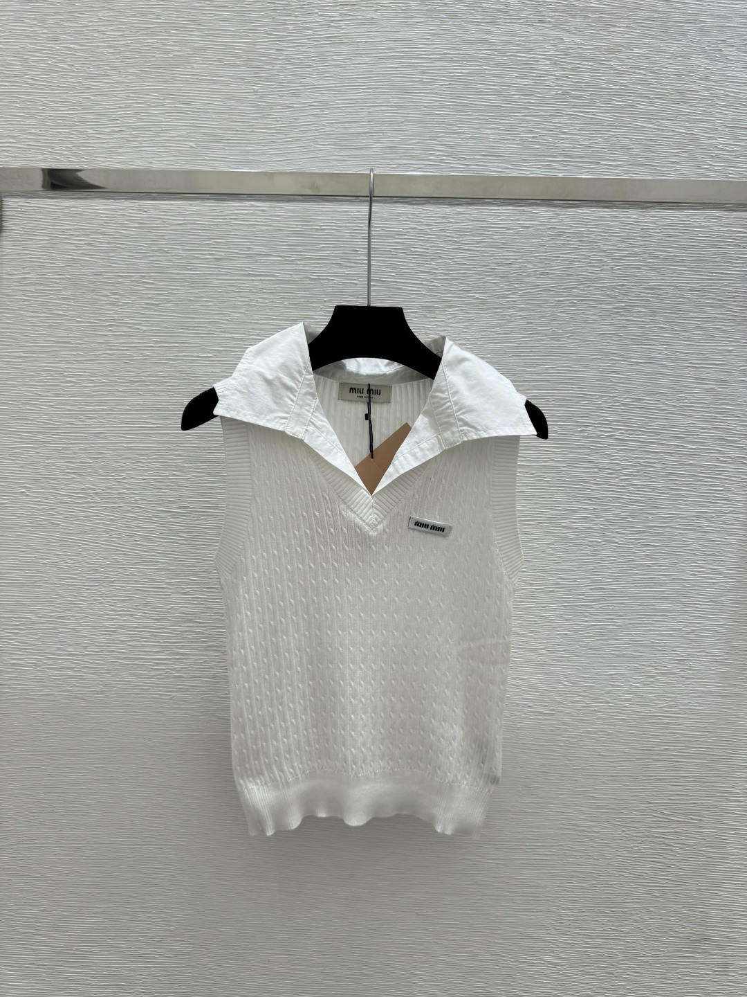 🆕M家🆕 春夏新款 撞色翻领针织背心颜色：白色 粉色尺码：36.38.40