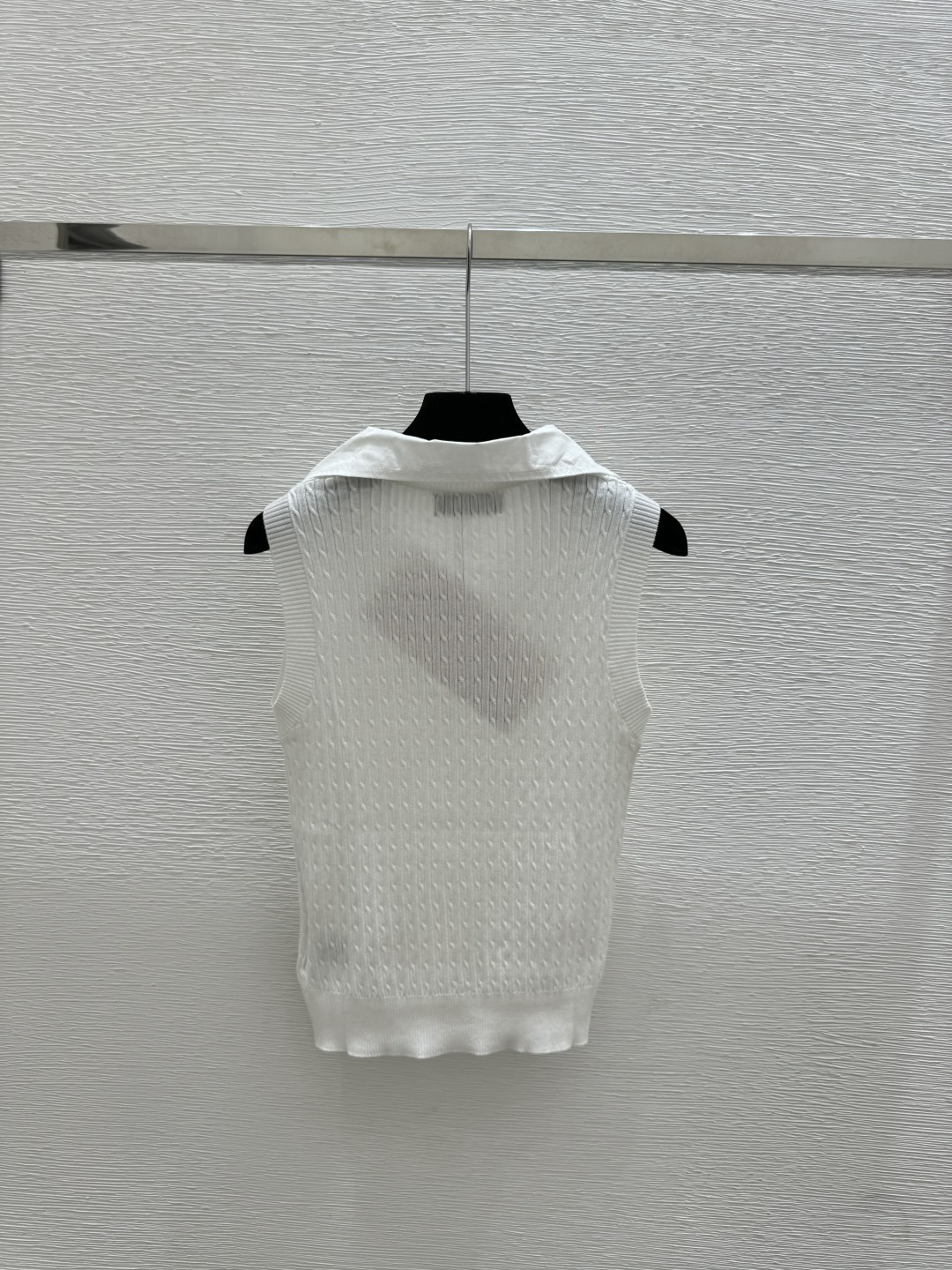 🆕M家🆕 春夏新款 撞色翻领针织背心颜色：白色 粉色尺码：36.38.40