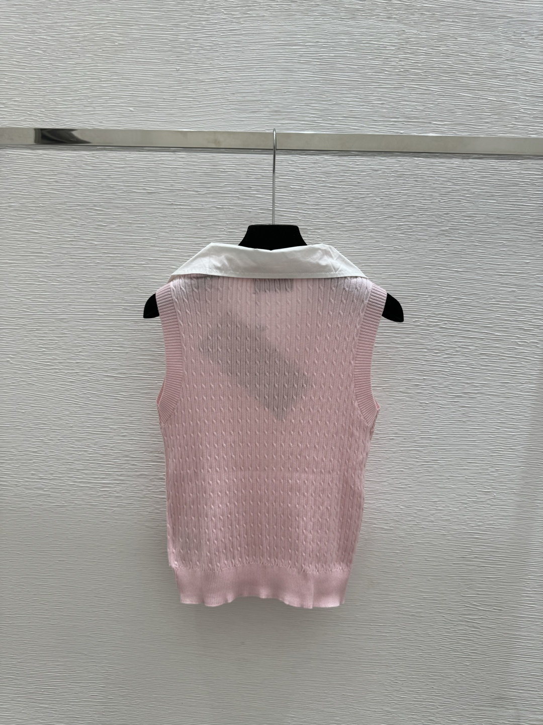 🆕M家🆕 春夏新款 撞色翻领针织背心颜色：白色 粉色尺码：36.38.40