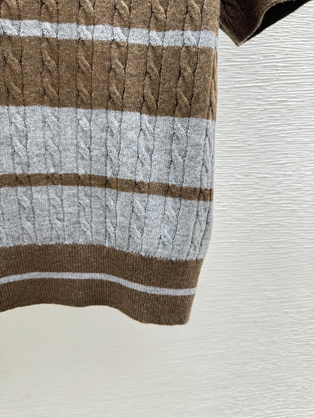 🆕D家🆕 春夏新款 撞色条纹圆领针织短袖颜色：咖啡 宝蓝尺码：36.38.40