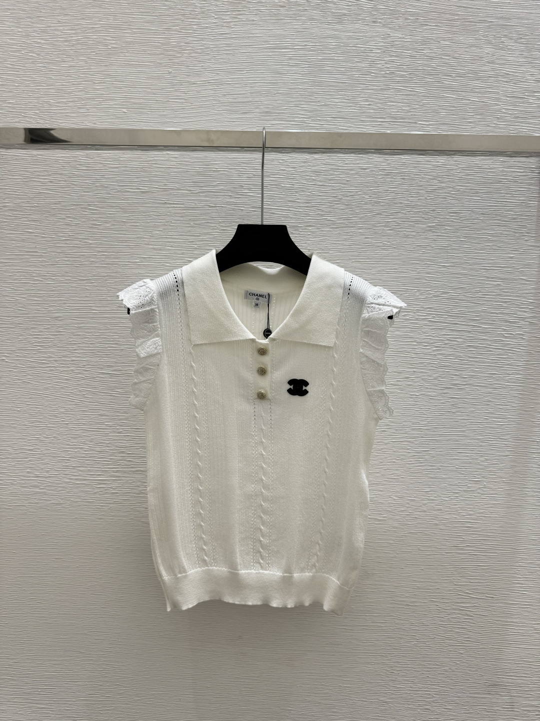 🆕CH家🆕 春夏新款 撞色花边翻领针织背心颜色：白色 黑色尺码：36.38.40