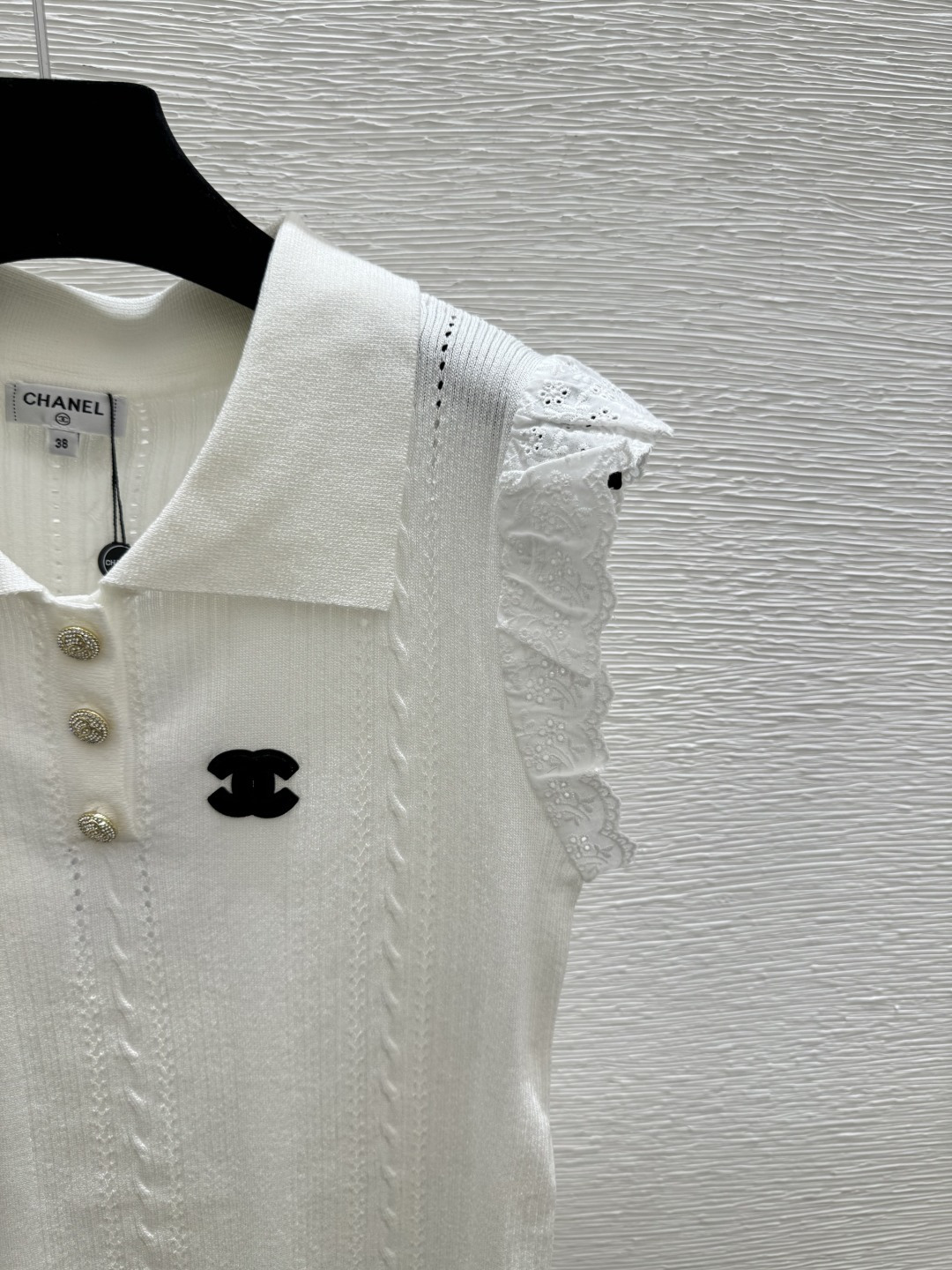 🆕CH家🆕 春夏新款 撞色花边翻领针织背心颜色：白色 黑色尺码：36.38.40