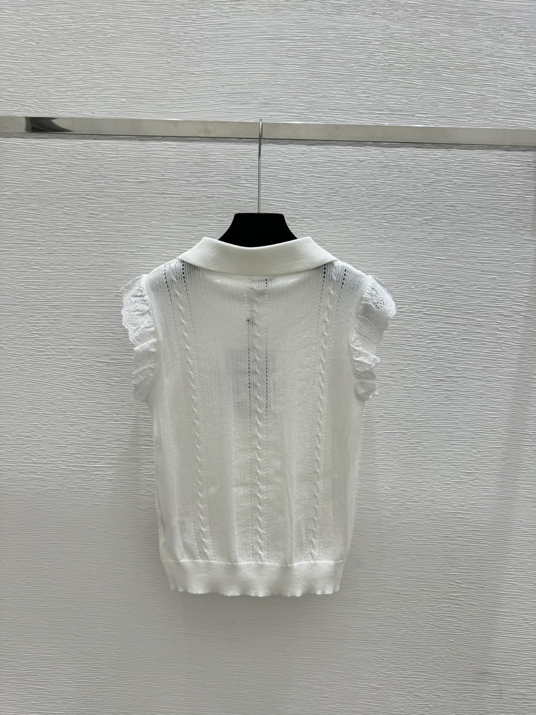 🆕CH家🆕 春夏新款 撞色花边翻领针织背心颜色：白色 黑色尺码：36.38.40