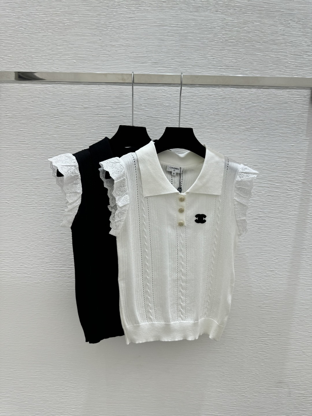 🆕CH家🆕 春夏新款 撞色花边翻领针织背心颜色：白色 黑色尺码：36.38.40