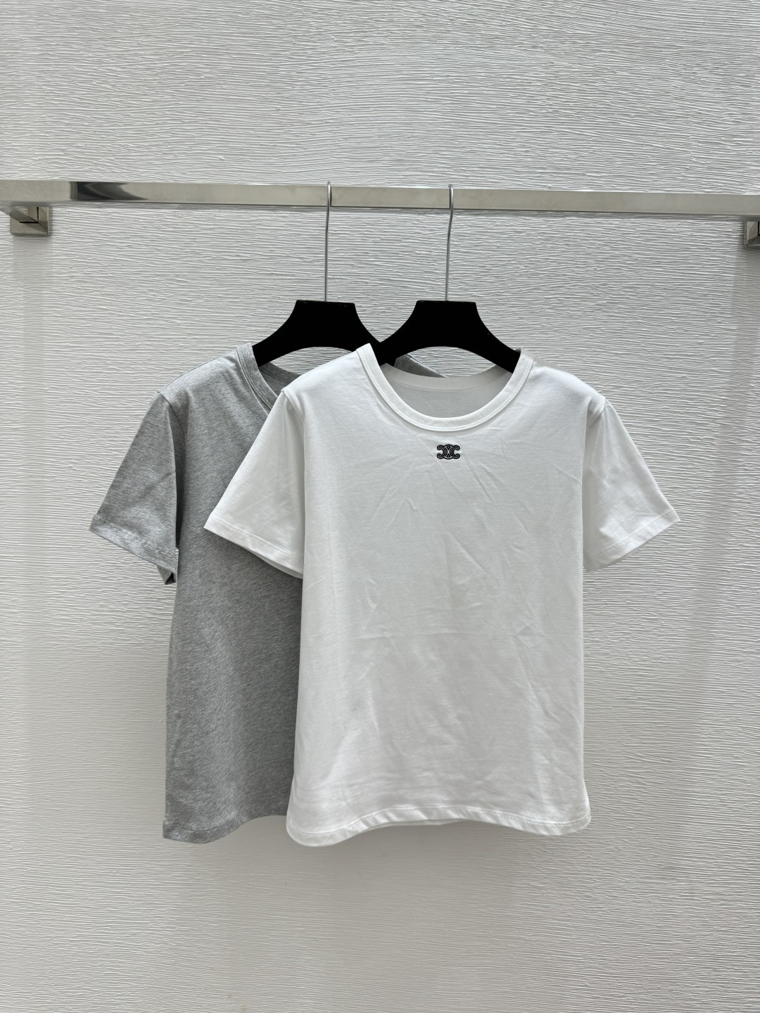 🆕CE家🆕 春夏新款 纯色简约圆领短袖颜色：白色 灰色尺码：36.38.40