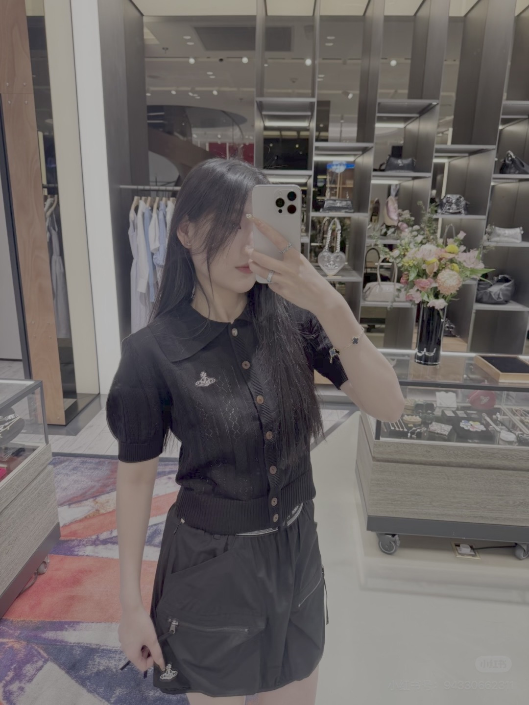 🆕VI家🆕 春夏新款 纯色翻领镂空针织短袖开衫颜色：白色 粉色 黑色尺码：36.38.40