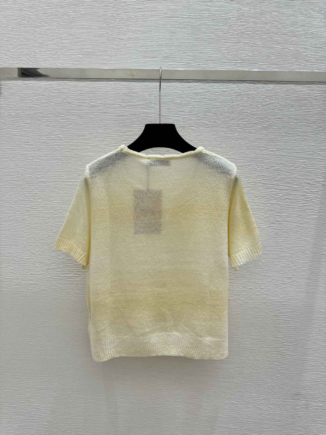 🆕M家🆕 春夏新款 纯色珠片V领针织短袖颜色：粉色 黄色尺码：36.38.40