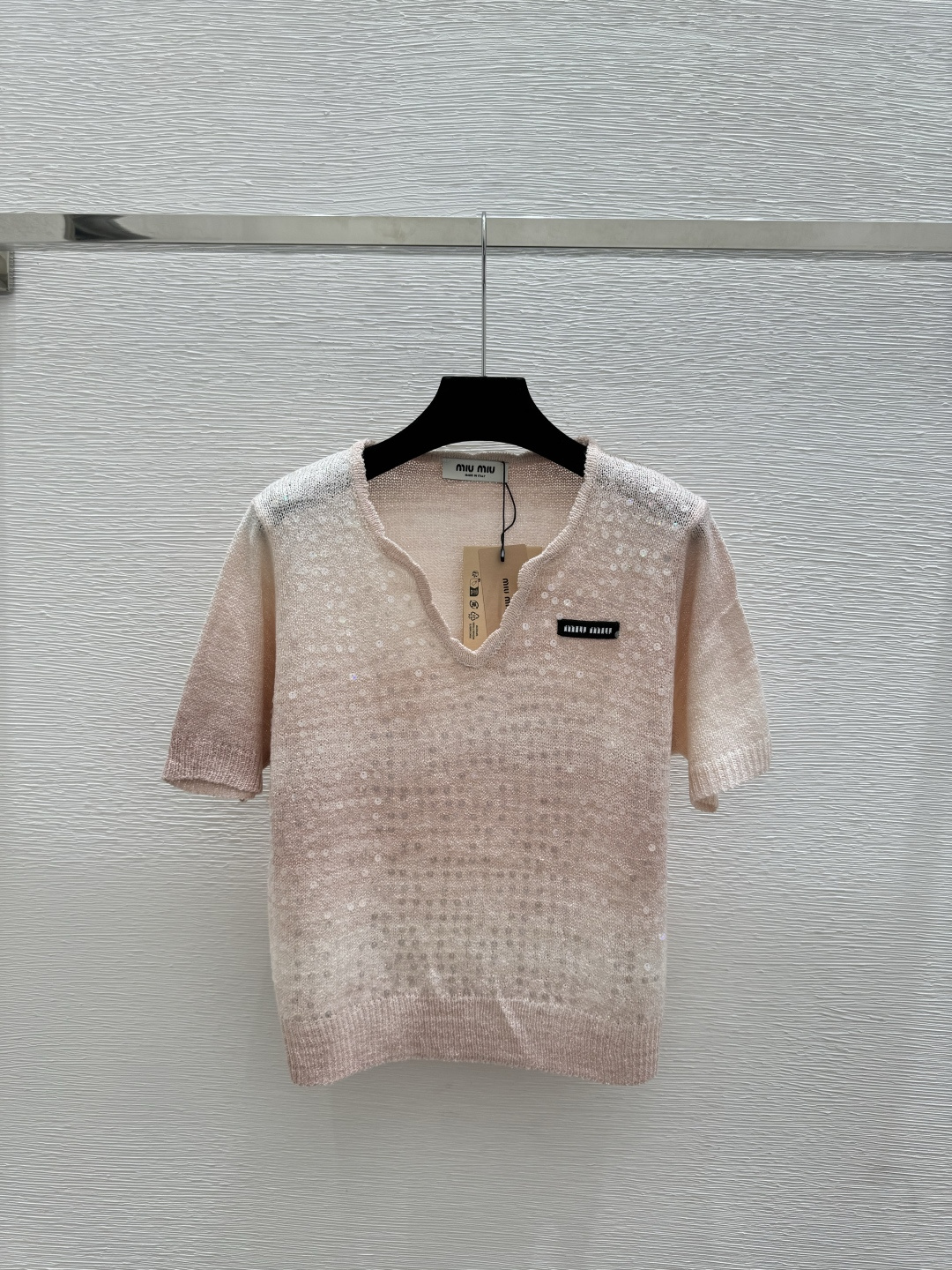 🆕M家🆕 春夏新款 纯色珠片V领针织短袖颜色：粉色 黄色尺码：36.38.40