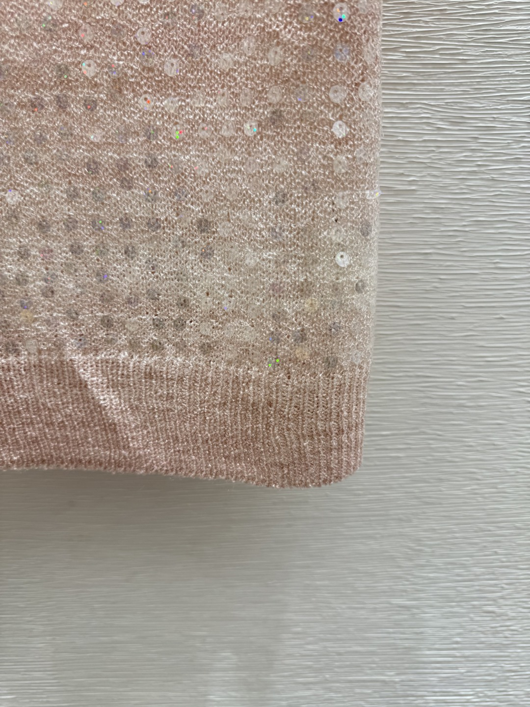 🆕M家🆕 春夏新款 纯色珠片V领针织短袖颜色：粉色 黄色尺码：36.38.40