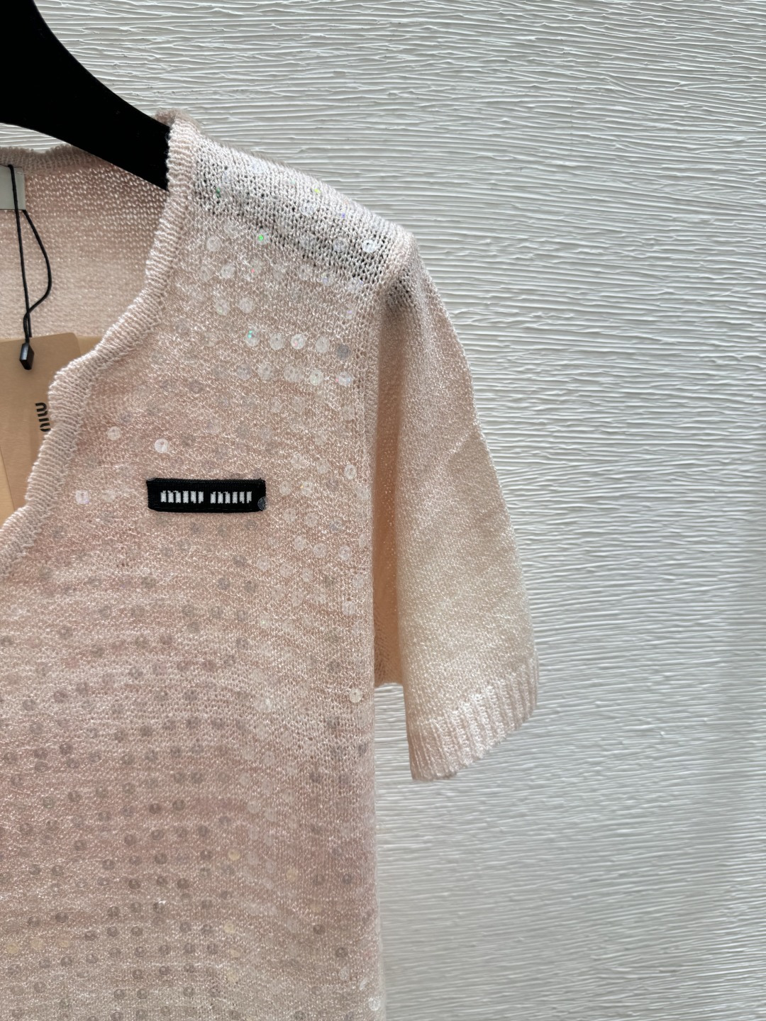 🆕M家🆕 春夏新款 纯色珠片V领针织短袖颜色：粉色 黄色尺码：36.38.40