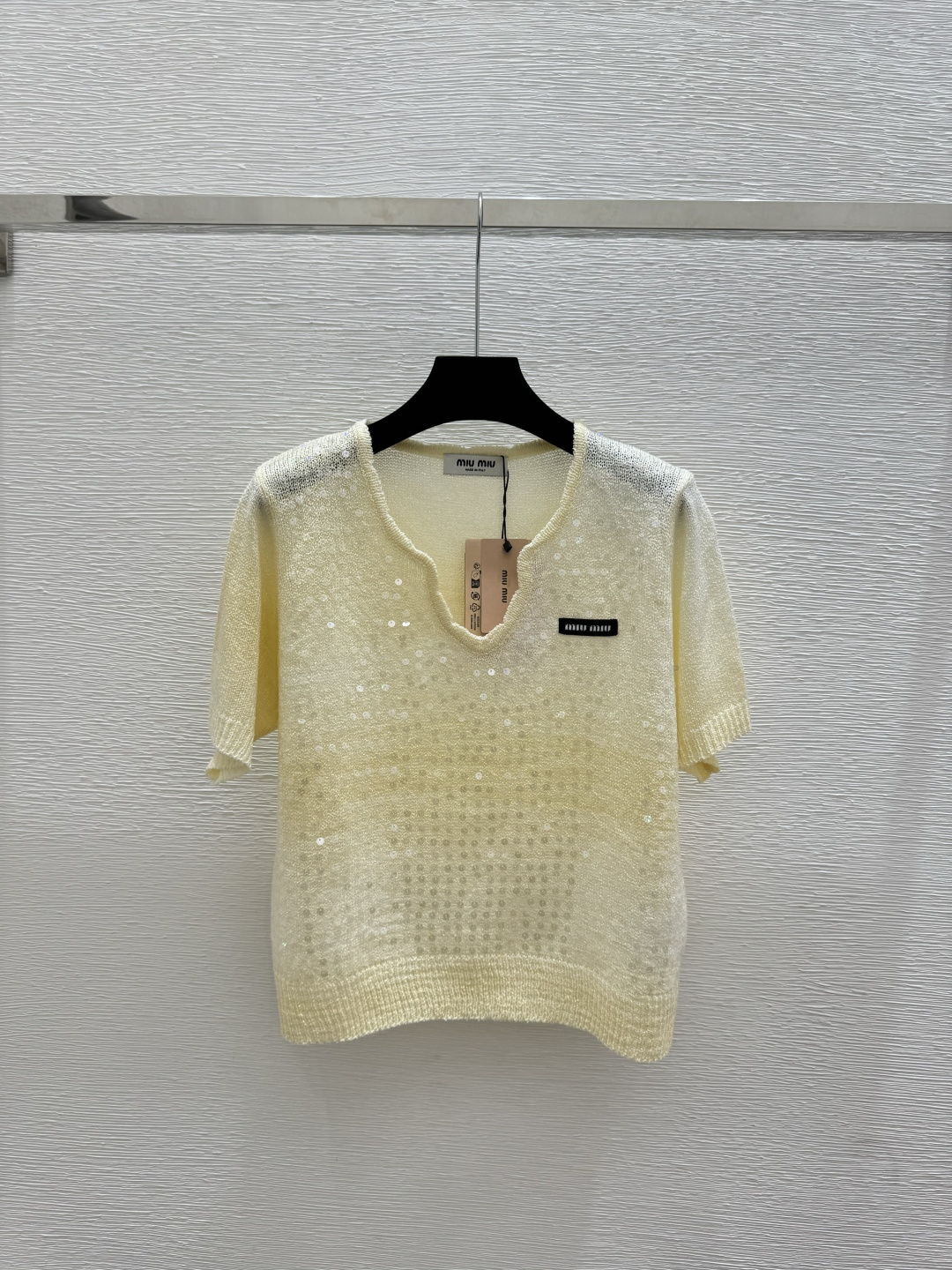 🆕M家🆕 春夏新款 纯色珠片V领针织短袖颜色：粉色 黄色尺码：36.38.40