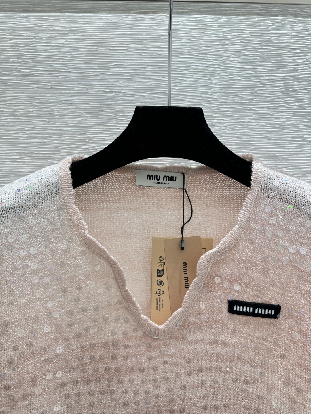 🆕M家🆕 春夏新款 纯色珠片V领针织短袖颜色：粉色 黄色尺码：36.38.40