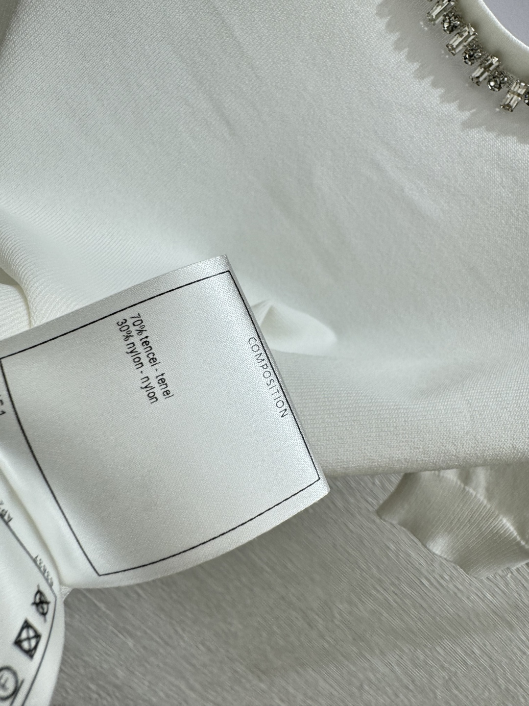 🆕CH家🆕 春夏新款 重工钉珠圆领针织短袖颜色：白色 黑色尺码：36.38.40