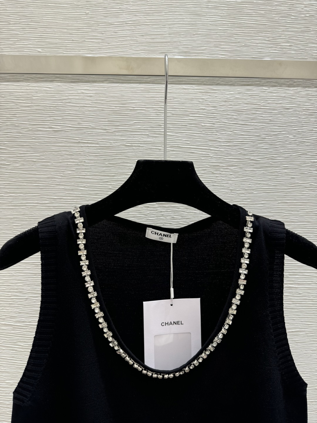 🆕CH家🆕 春夏新款 纯色重工钉珠圆领针织背心颜色：黑色 白色尺码：36.38.40