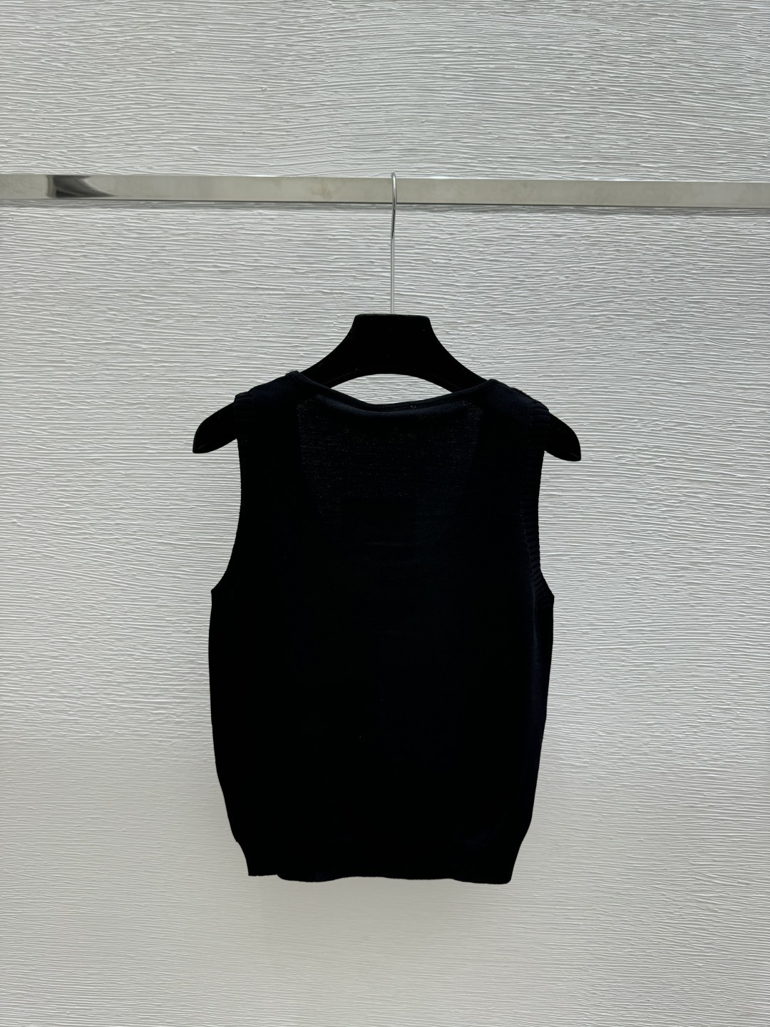 🆕CH家🆕 春夏新款 纯色重工钉珠圆领针织背心颜色：黑色 白色尺码：36.38.40