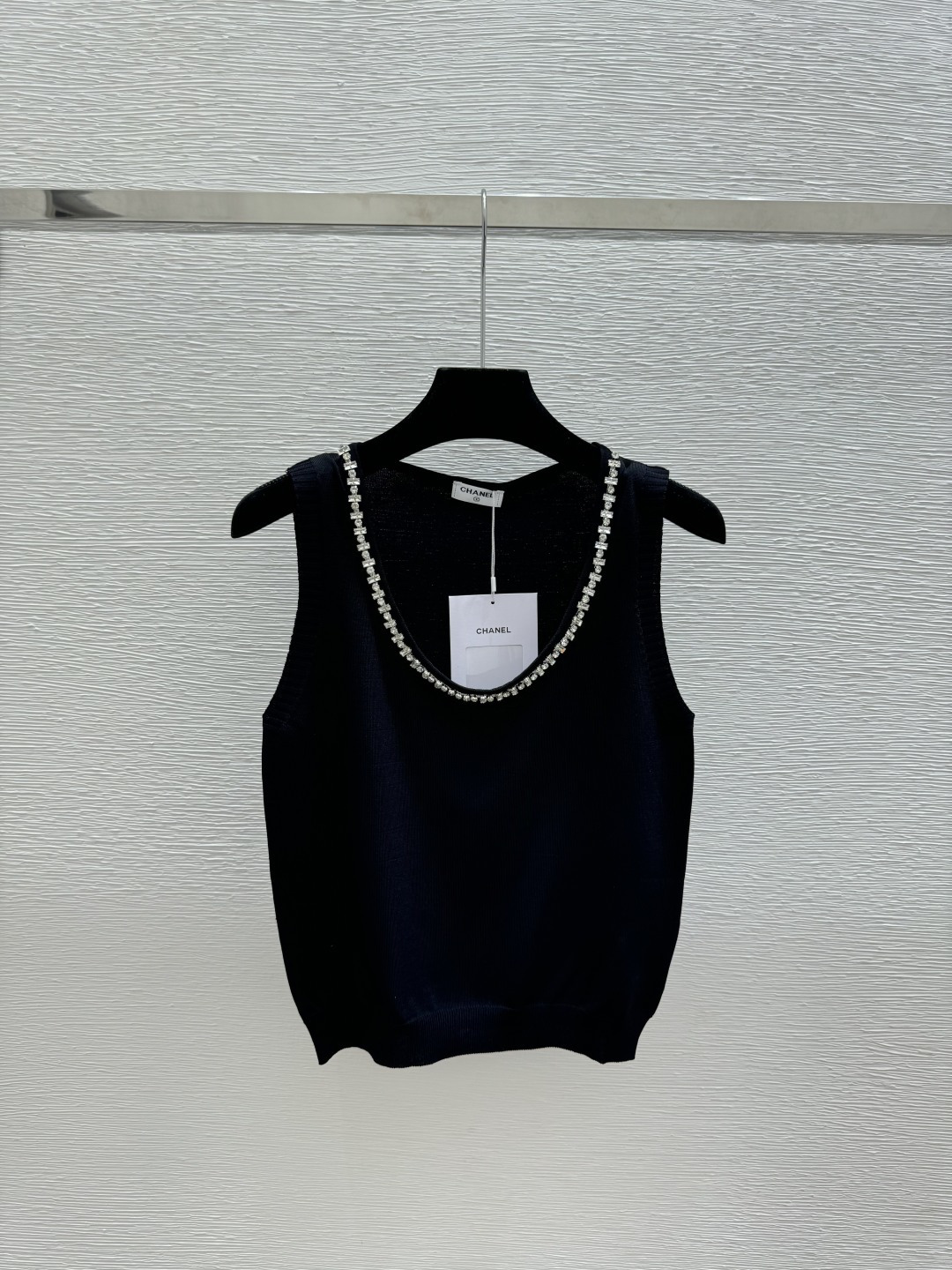 🆕CH家🆕 春夏新款 纯色重工钉珠圆领针织背心颜色：黑色 白色尺码：36.38.40