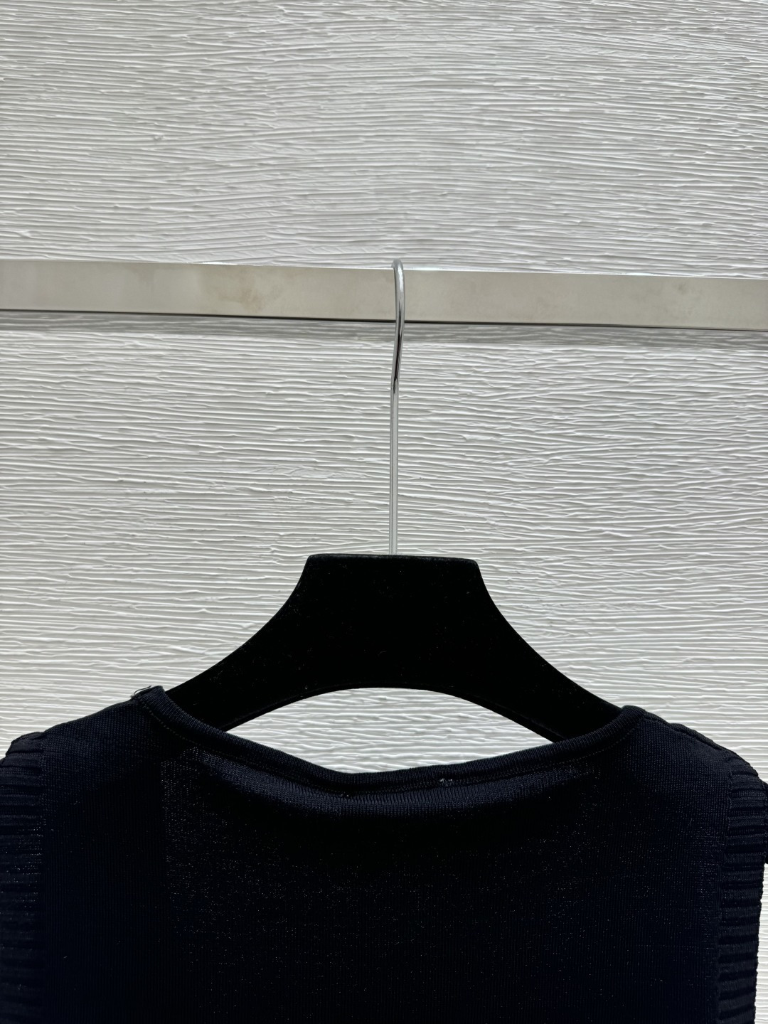 🆕CH家🆕 春夏新款 纯色重工钉珠圆领针织背心颜色：黑色 白色尺码：36.38.40