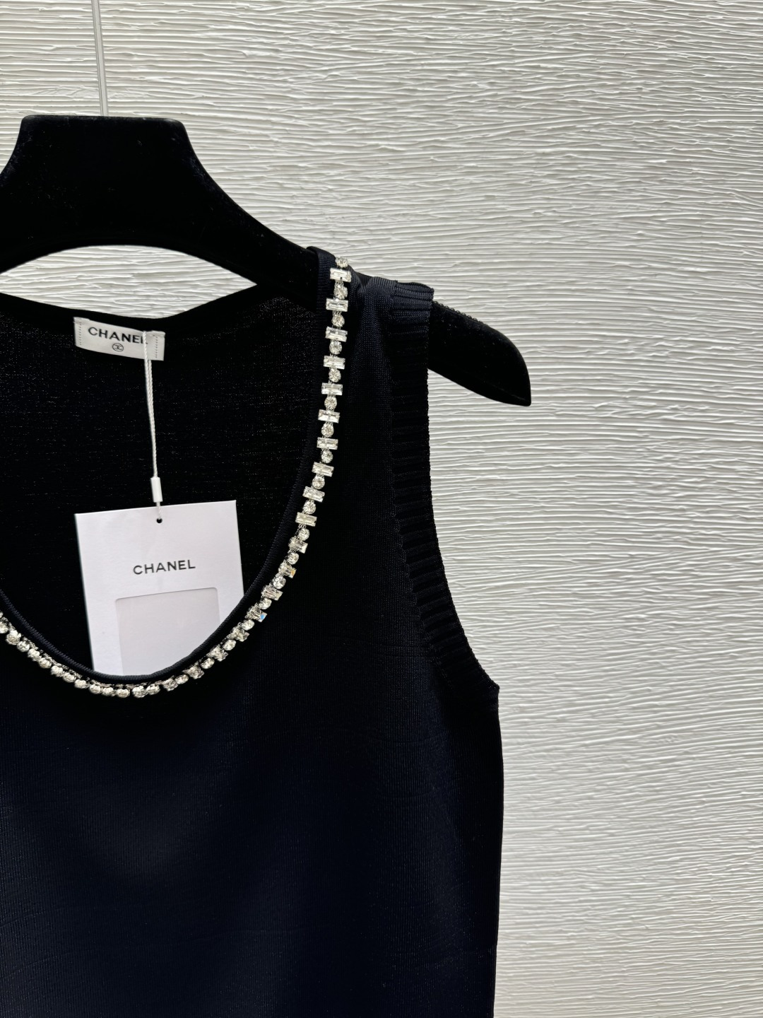 🆕CH家🆕 春夏新款 纯色重工钉珠圆领针织背心颜色：黑色 白色尺码：36.38.40