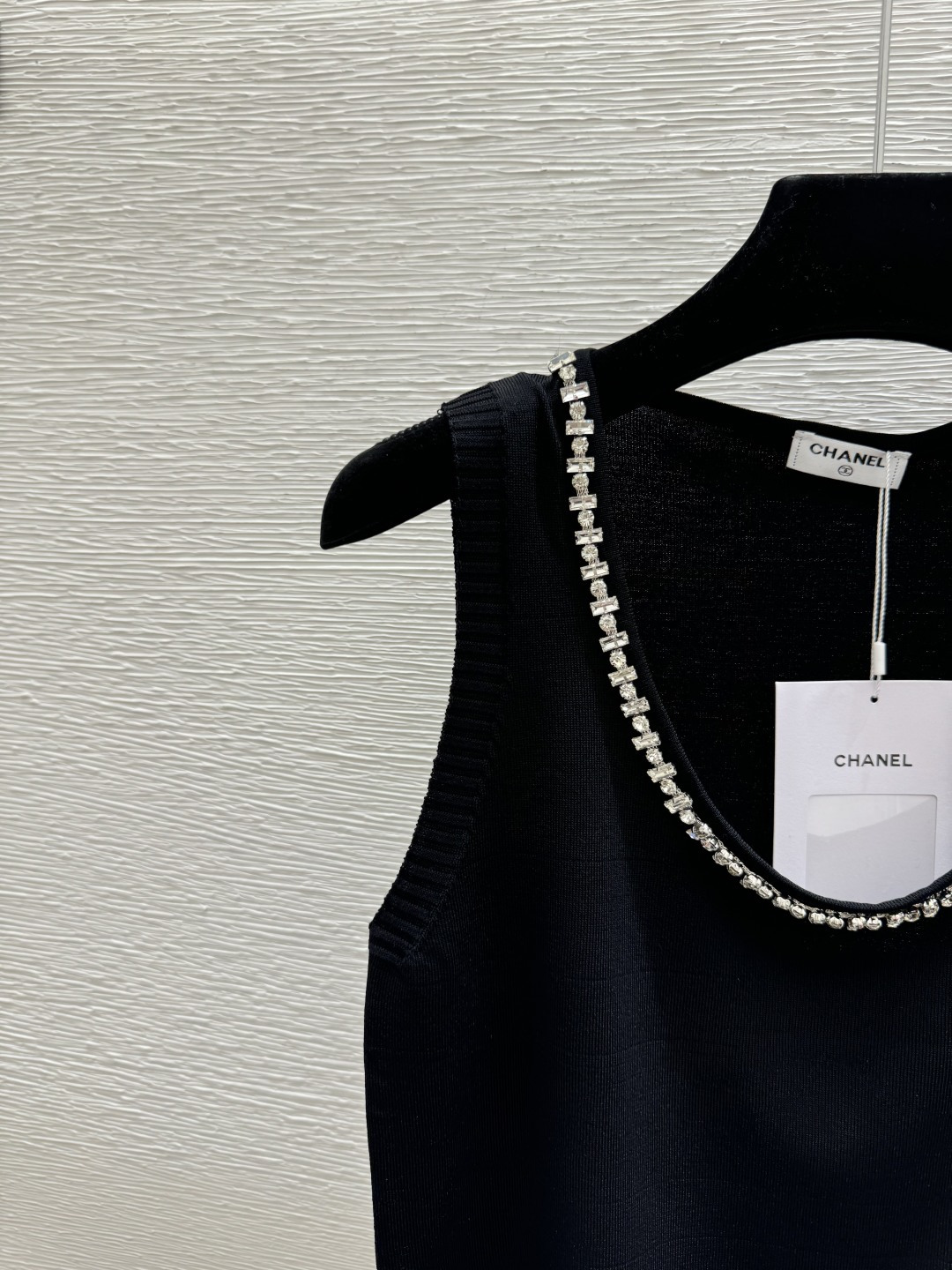 🆕CH家🆕 春夏新款 纯色重工钉珠圆领针织背心颜色：黑色 白色尺码：36.38.40
