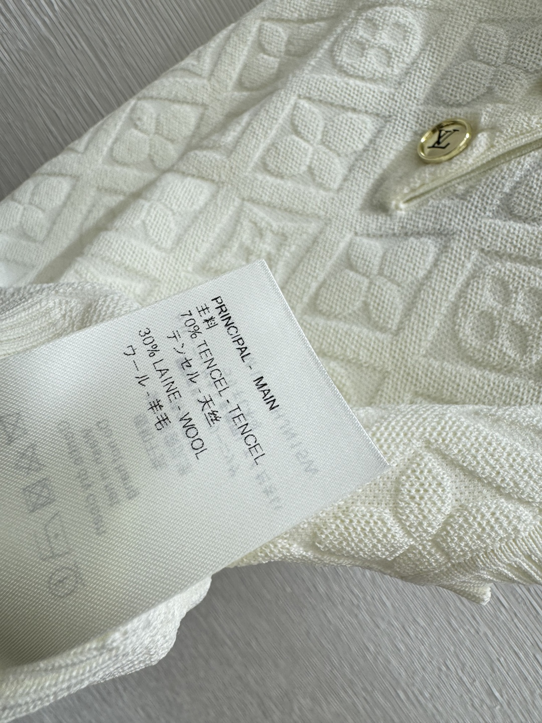 🆕L家🆕 春夏新款 纯色老花字母翻领针织背心颜色：白色 卡其尺码：36.38.40