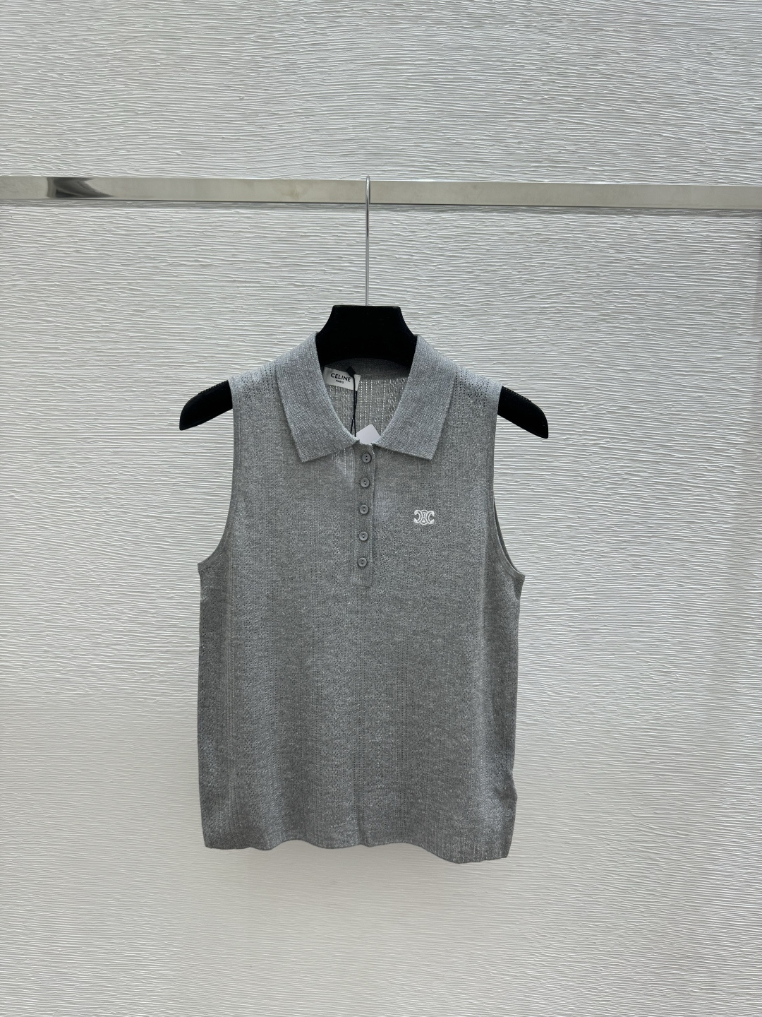 🆕CE家🆕 春夏新款 纯色简约翻领针织背心颜色：白色 粉色 灰色尺码：36.38.40