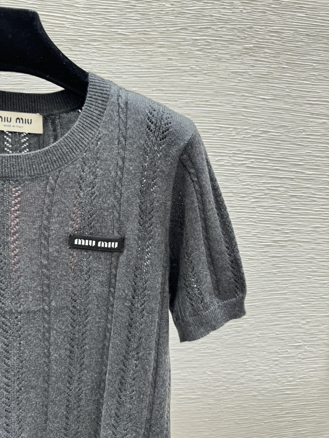 🆕M家🆕 春夏新款 纯色简约镂空圆领针织短袖颜色：灰色尺码：36.38.40