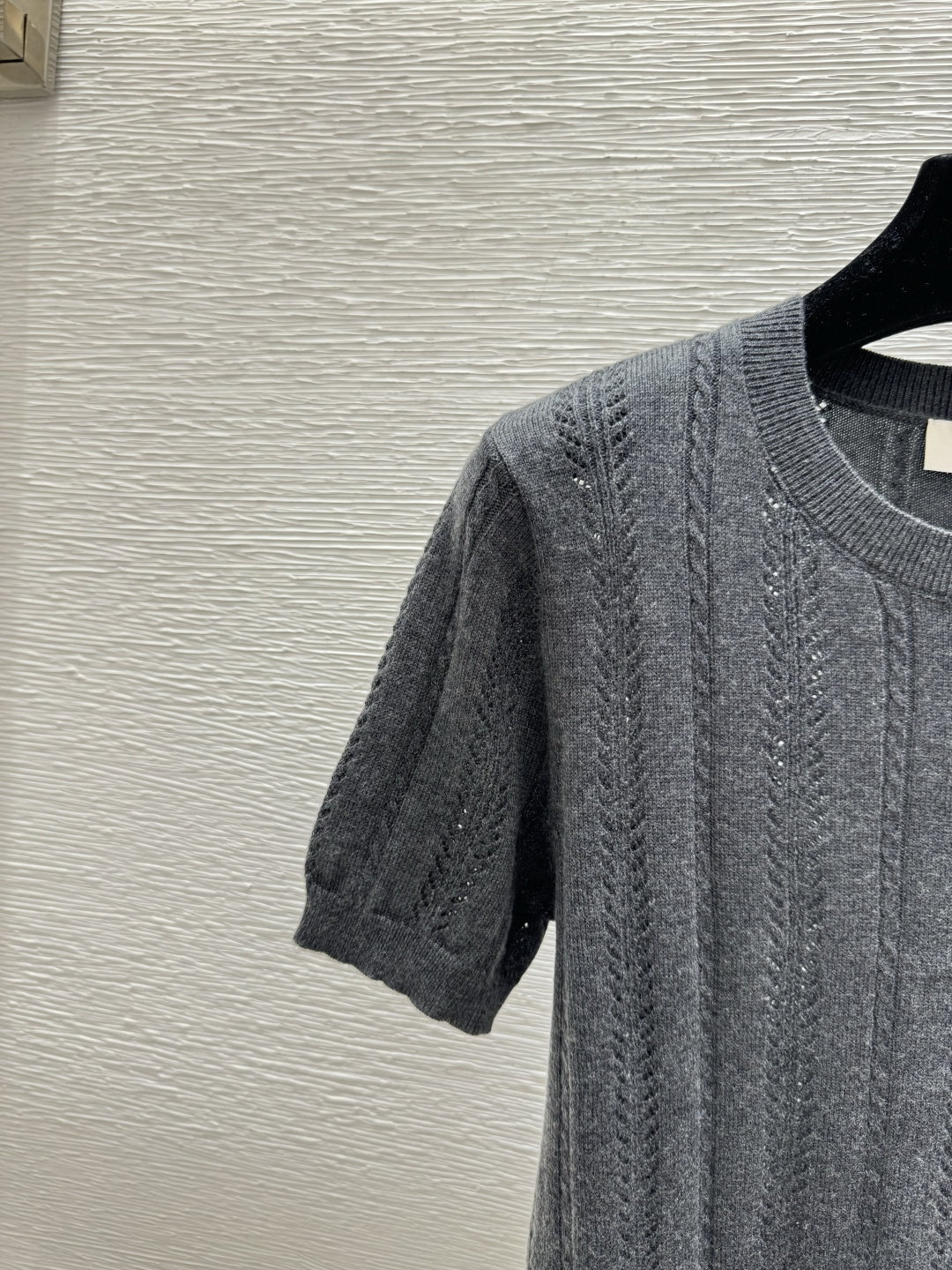 🆕M家🆕 春夏新款 纯色简约镂空圆领针织短袖颜色：灰色尺码：36.38.40