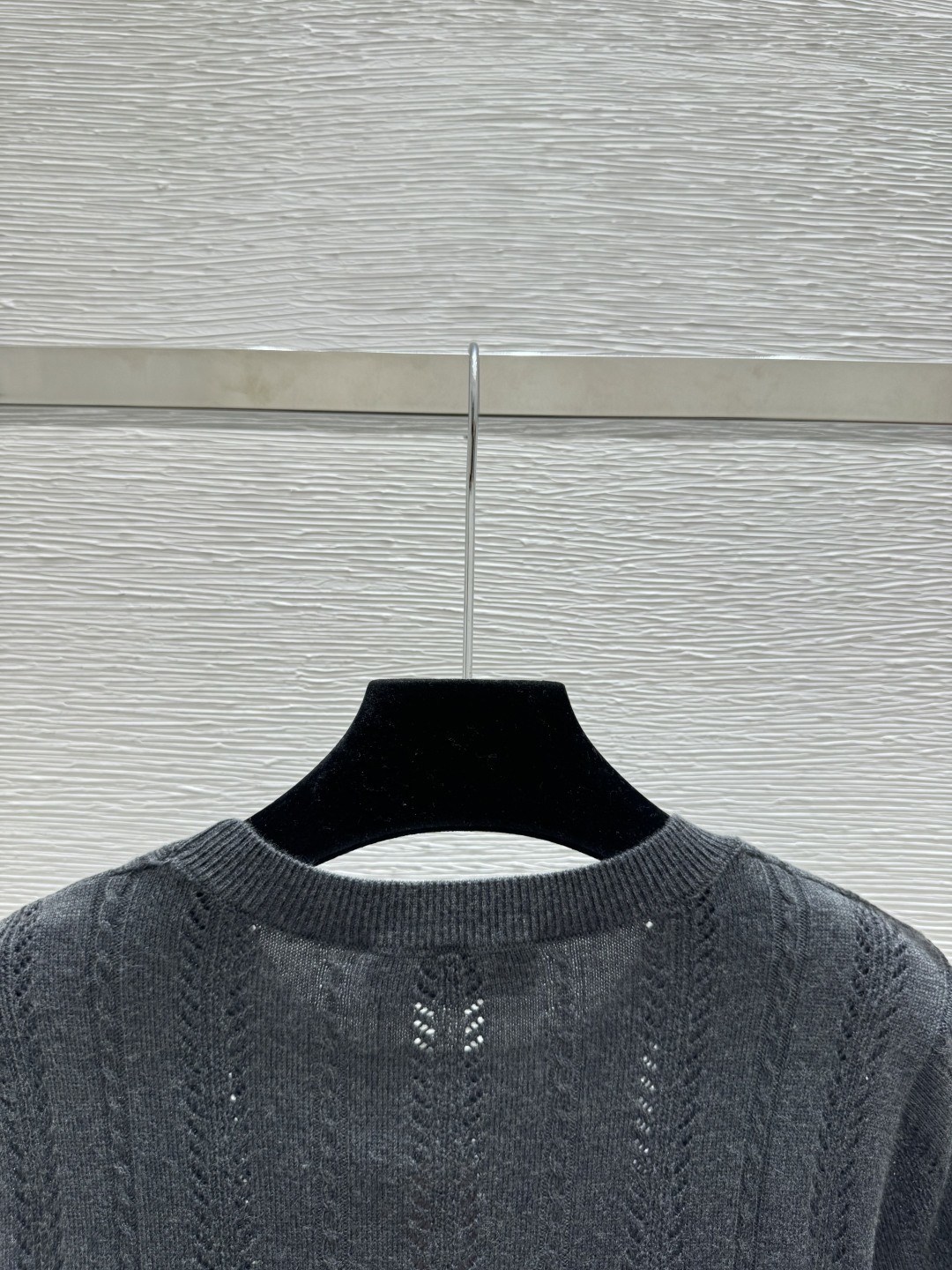 🆕M家🆕 春夏新款 纯色简约镂空圆领针织短袖颜色：灰色尺码：36.38.40