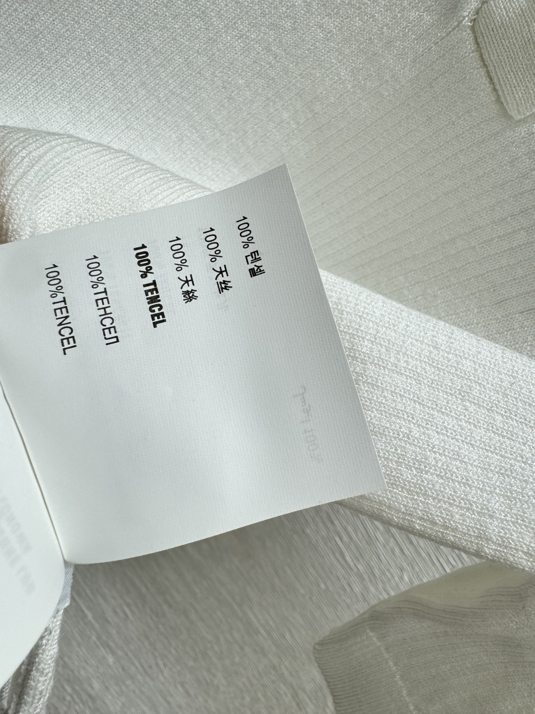 🆕P家🆕 春夏新款 纯色翻领简约针织短袖颜色：白色 卡其尺码：36.38.40