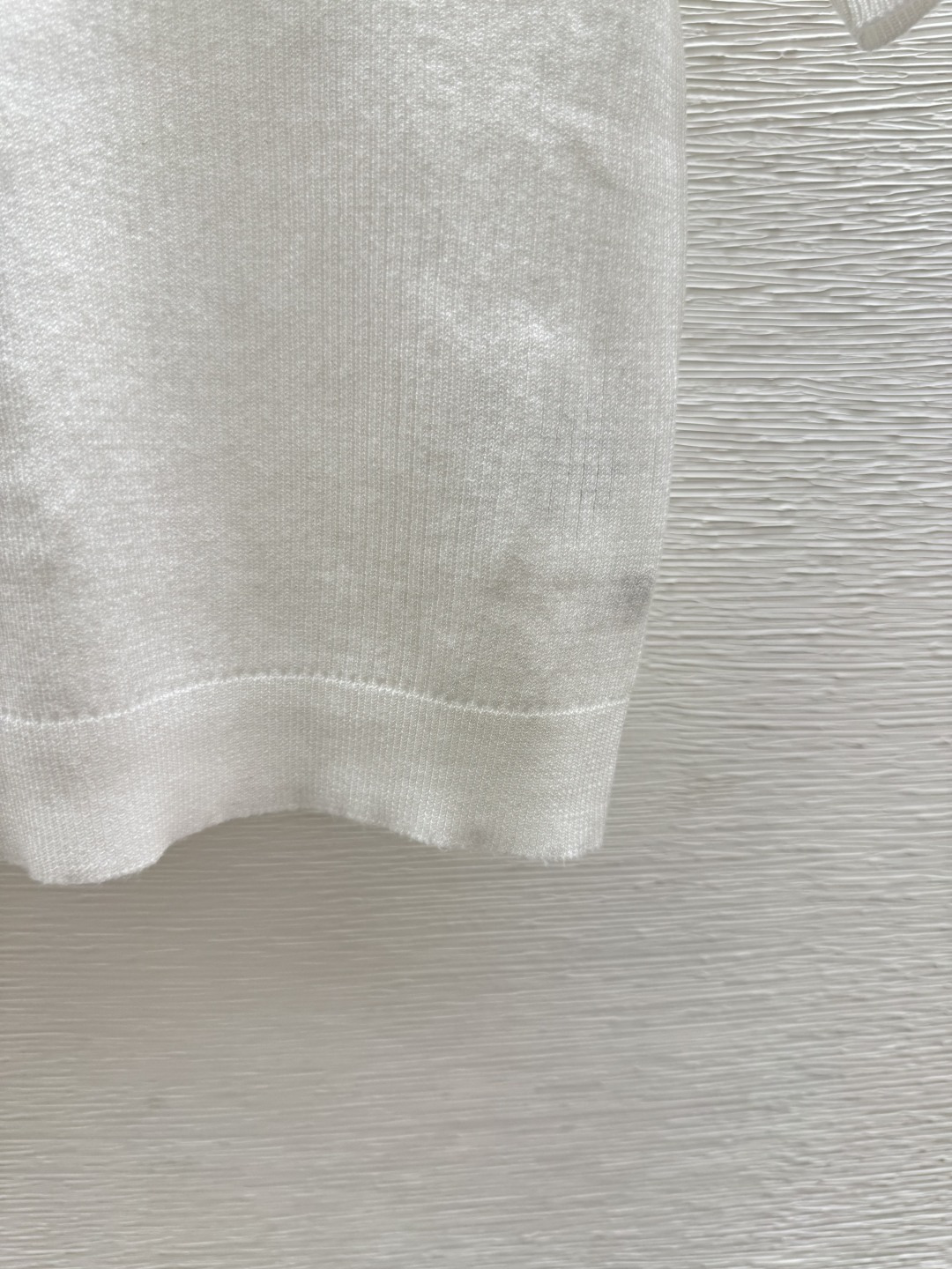 🆕P家🆕 春夏新款 纯色翻领简约针织短袖颜色：白色 卡其尺码：36.38.40