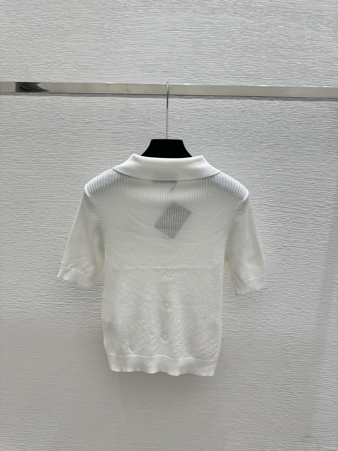 🆕P家🆕 春夏新款 纯色翻领简约针织短袖颜色：白色 卡其尺码：36.38.40