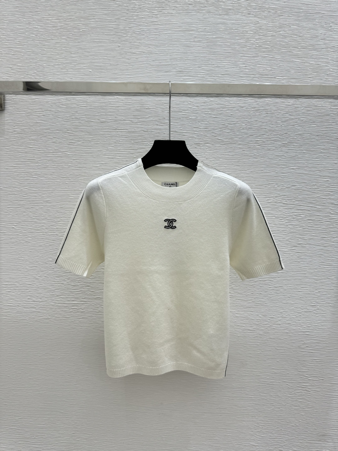 🆕CH家🆕 春夏新款 纯色简约圆领针织短袖颜色：白色 黑色尺码：36.38.40