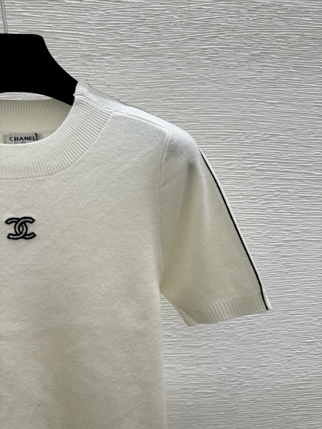 🆕CH家🆕 春夏新款 纯色简约圆领针织短袖颜色：白色 黑色尺码：36.38.40