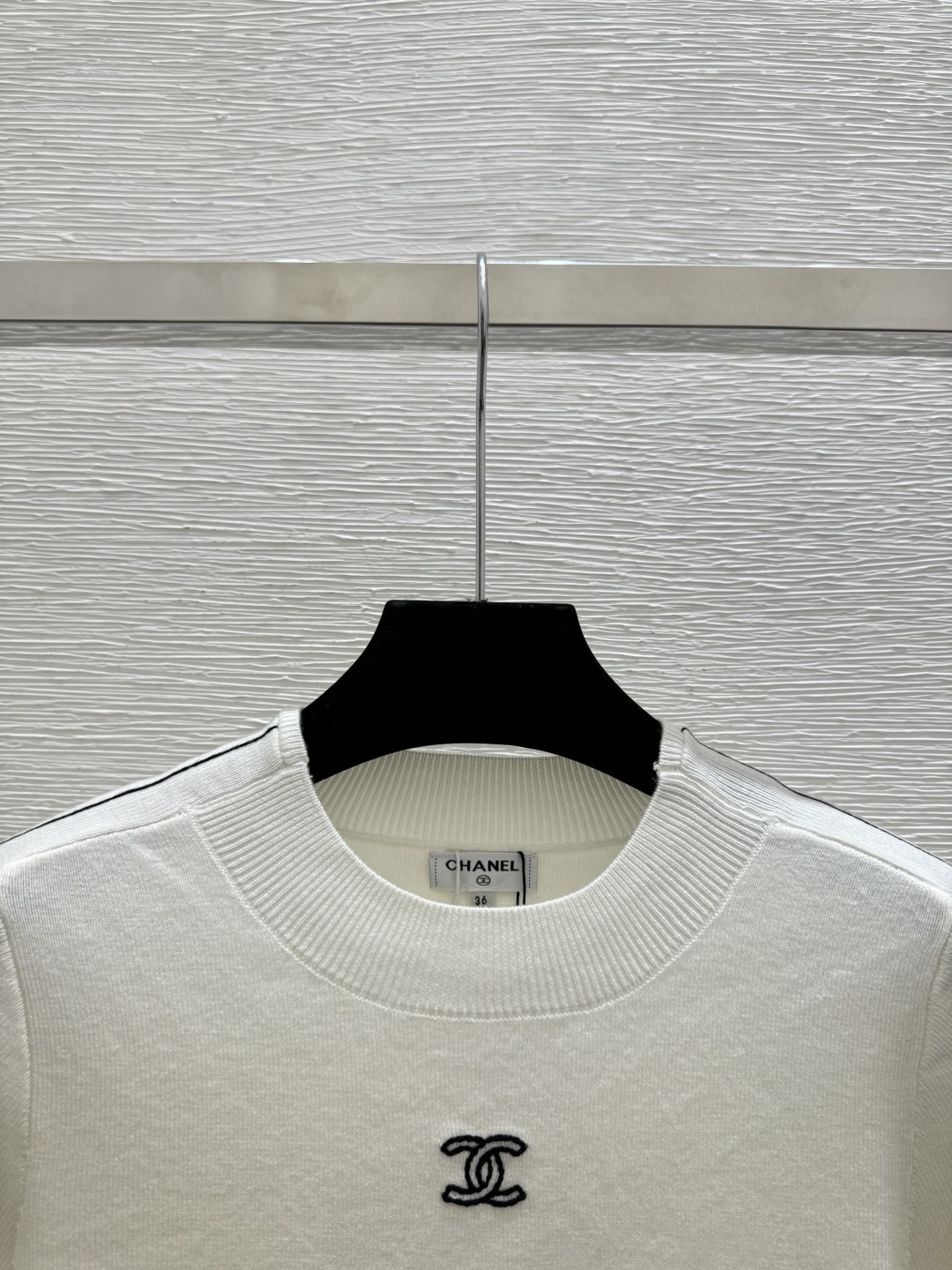 🆕CH家🆕 春夏新款 纯色简约圆领针织短袖颜色：白色 黑色尺码：36.38.40