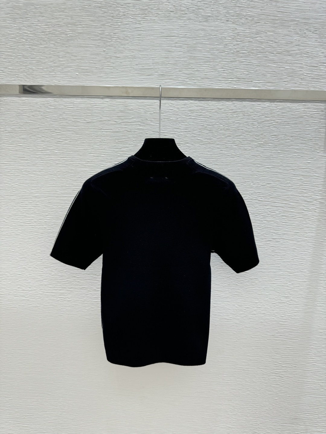 🆕CH家🆕 春夏新款 纯色简约圆领针织短袖颜色：白色 黑色尺码：36.38.40