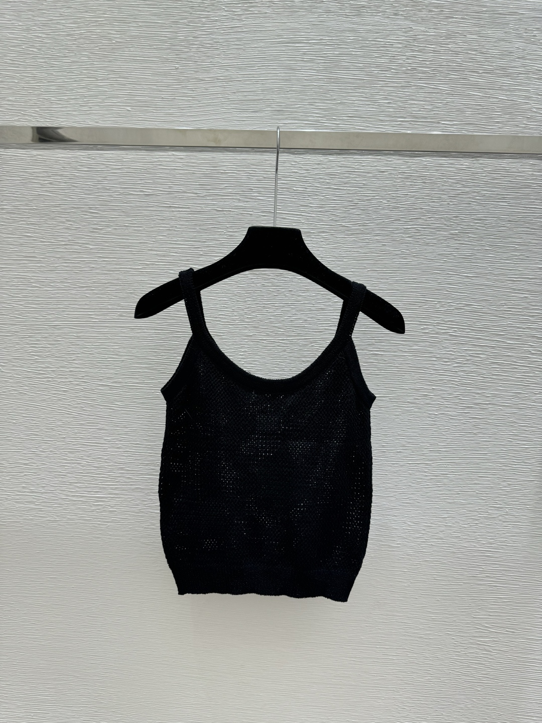 🆕M家🆕 春夏新款 纯色简约镂空针织吊带颜色：白色 黑色尺码：36.38.40