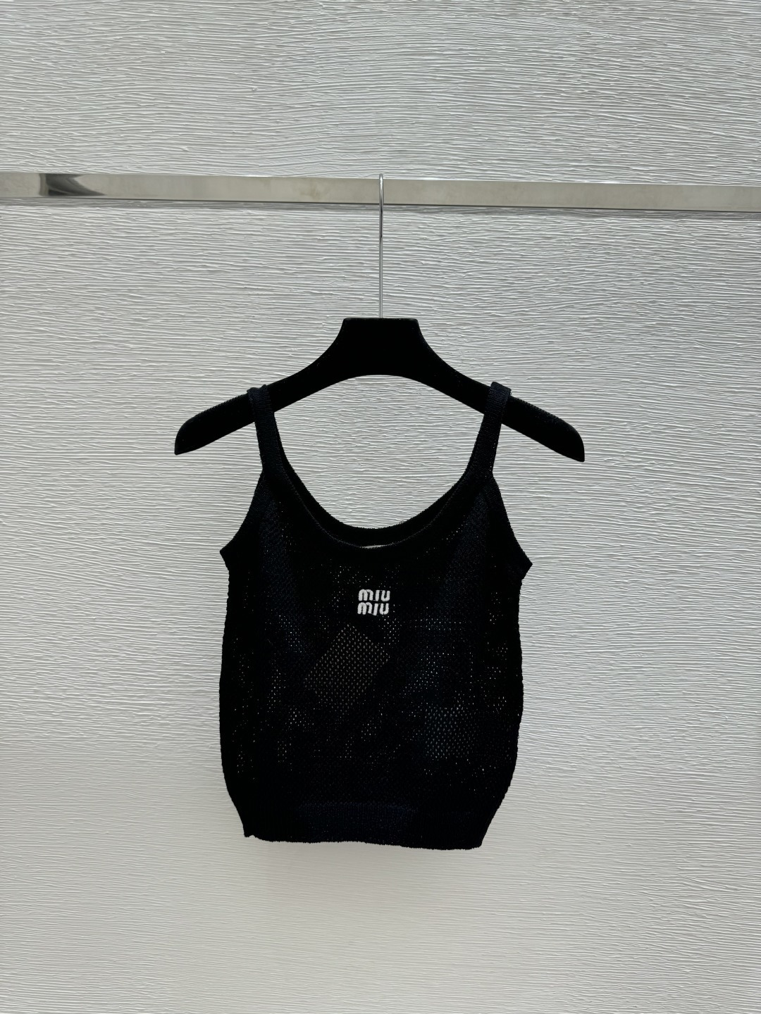 🆕M家🆕 春夏新款 纯色简约镂空针织吊带颜色：白色 黑色尺码：36.38.40