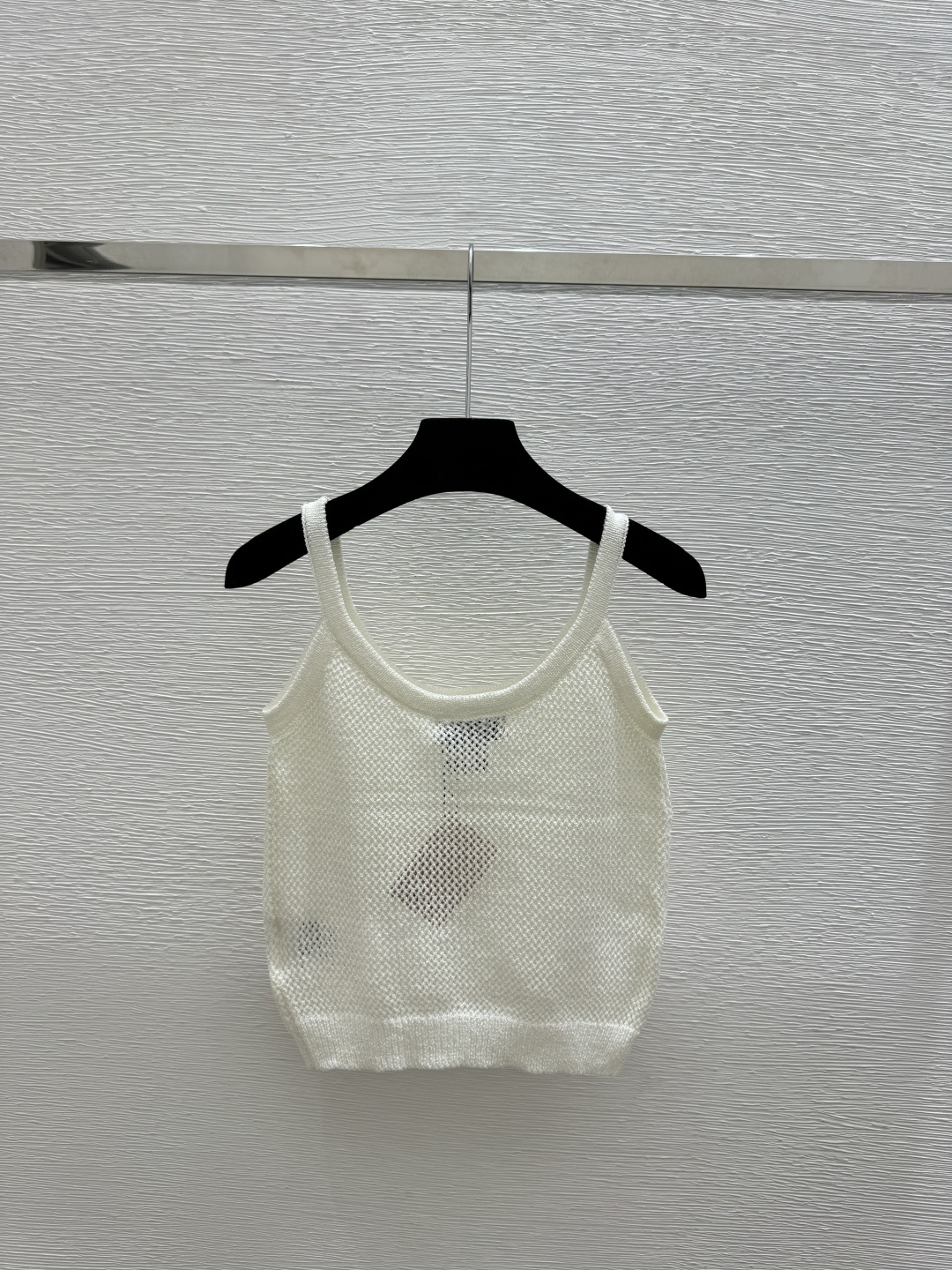 🆕M家🆕 春夏新款 纯色简约镂空针织吊带颜色：白色 黑色尺码：36.38.40