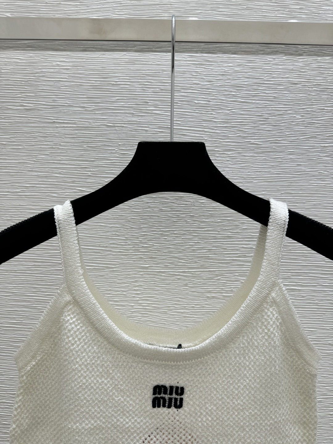 🆕M家🆕 春夏新款 纯色简约镂空针织吊带颜色：白色 黑色尺码：36.38.40