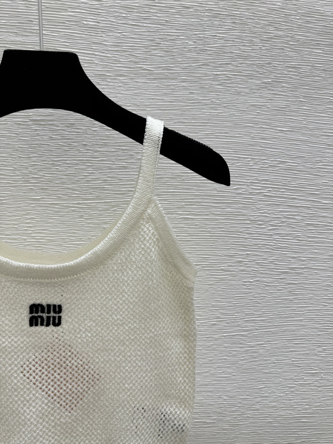 🆕M家🆕 春夏新款 纯色简约镂空针织吊带颜色：白色 黑色尺码：36.38.40