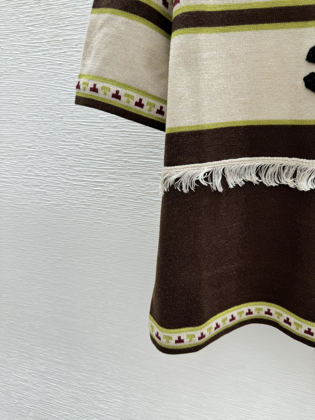 🆕CH家🆕 春夏新款 撞色条纹圆领针织短袖颜色：咖啡尺码：36.38.40