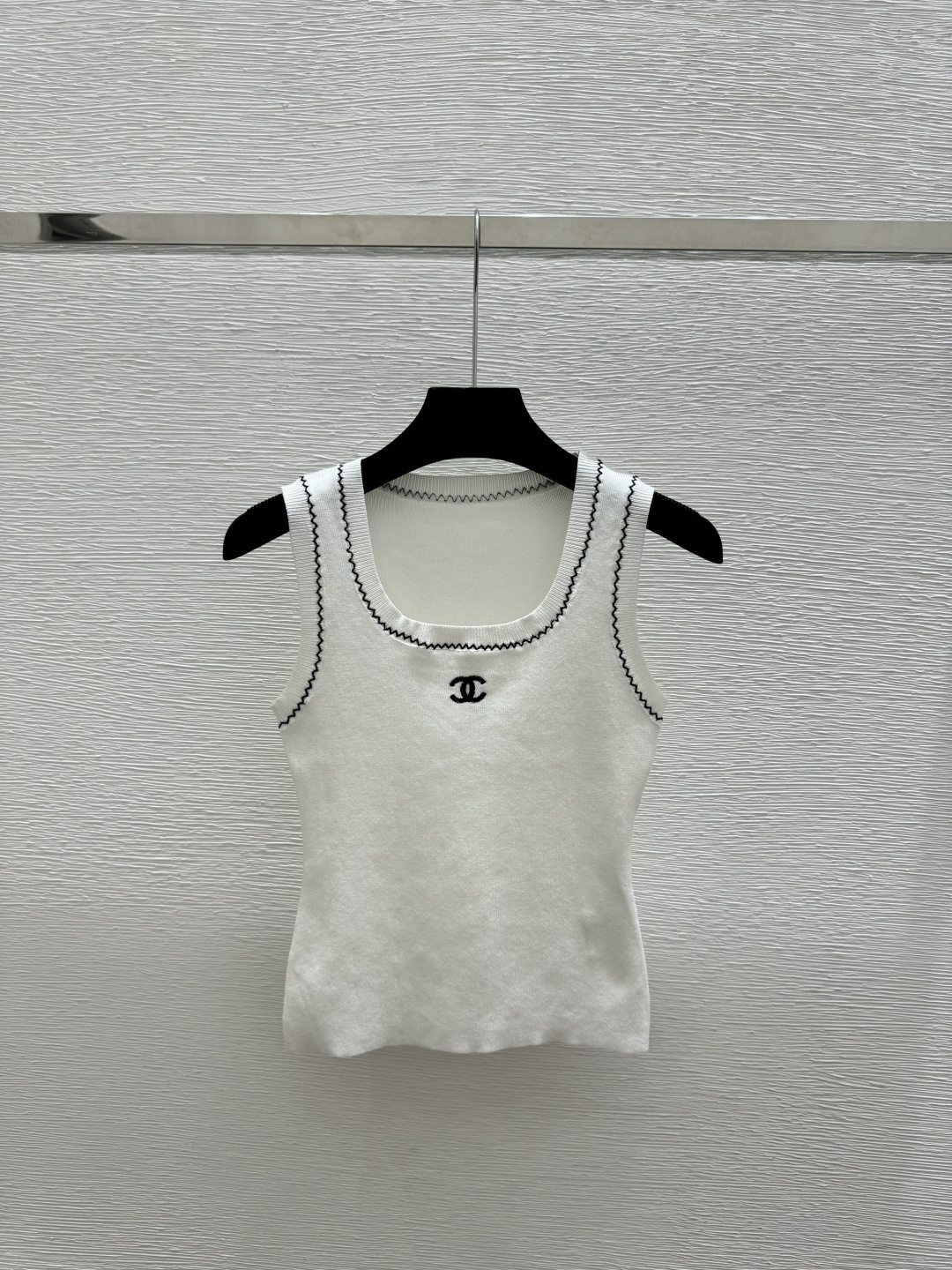 🆕CH家🆕 春夏新款 撞色简约圆领针织背心颜色：白色 黑色尺码：36.38.40