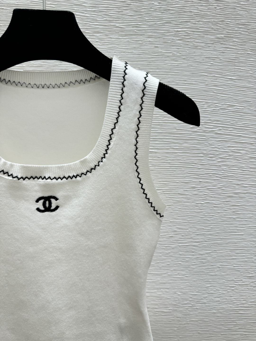 🆕CH家🆕 春夏新款 撞色简约圆领针织背心颜色：白色 黑色尺码：36.38.40