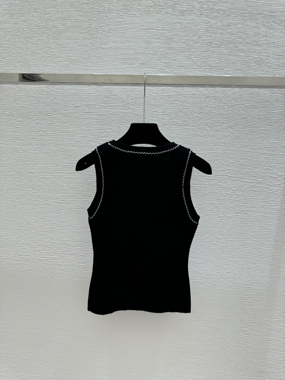 🆕CH家🆕 春夏新款 撞色简约圆领针织背心颜色：白色 黑色尺码：36.38.40