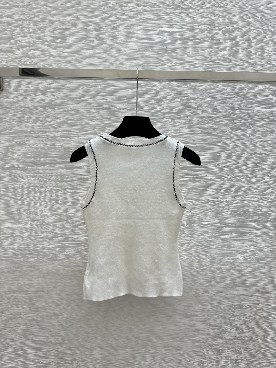 🆕CH家🆕 春夏新款 撞色简约圆领针织背心颜色：白色 黑色尺码：36.38.40