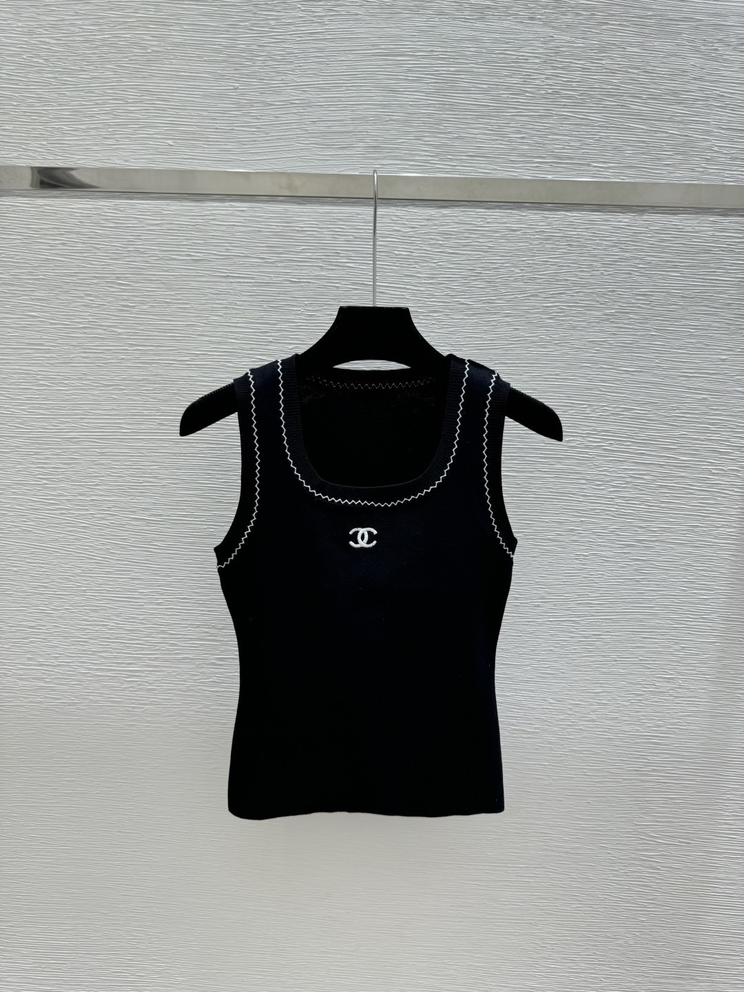 🆕CH家🆕 春夏新款 撞色简约圆领针织背心颜色：白色 黑色尺码：36.38.40