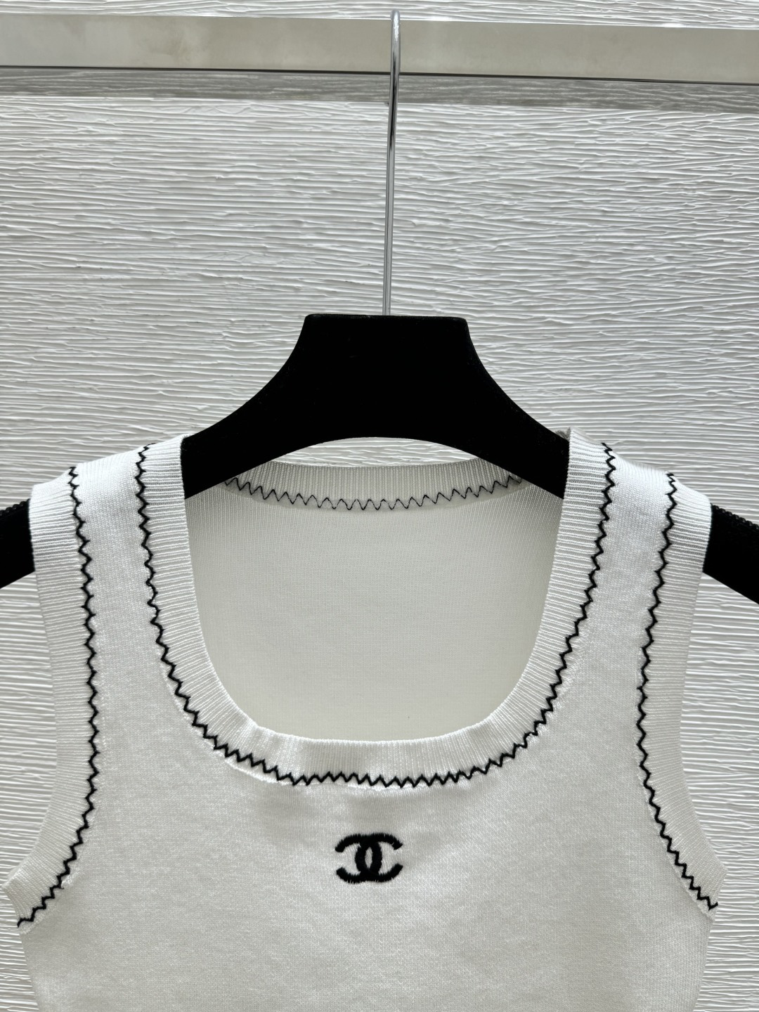 🆕CH家🆕 春夏新款 撞色简约圆领针织背心颜色：白色 黑色尺码：36.38.40