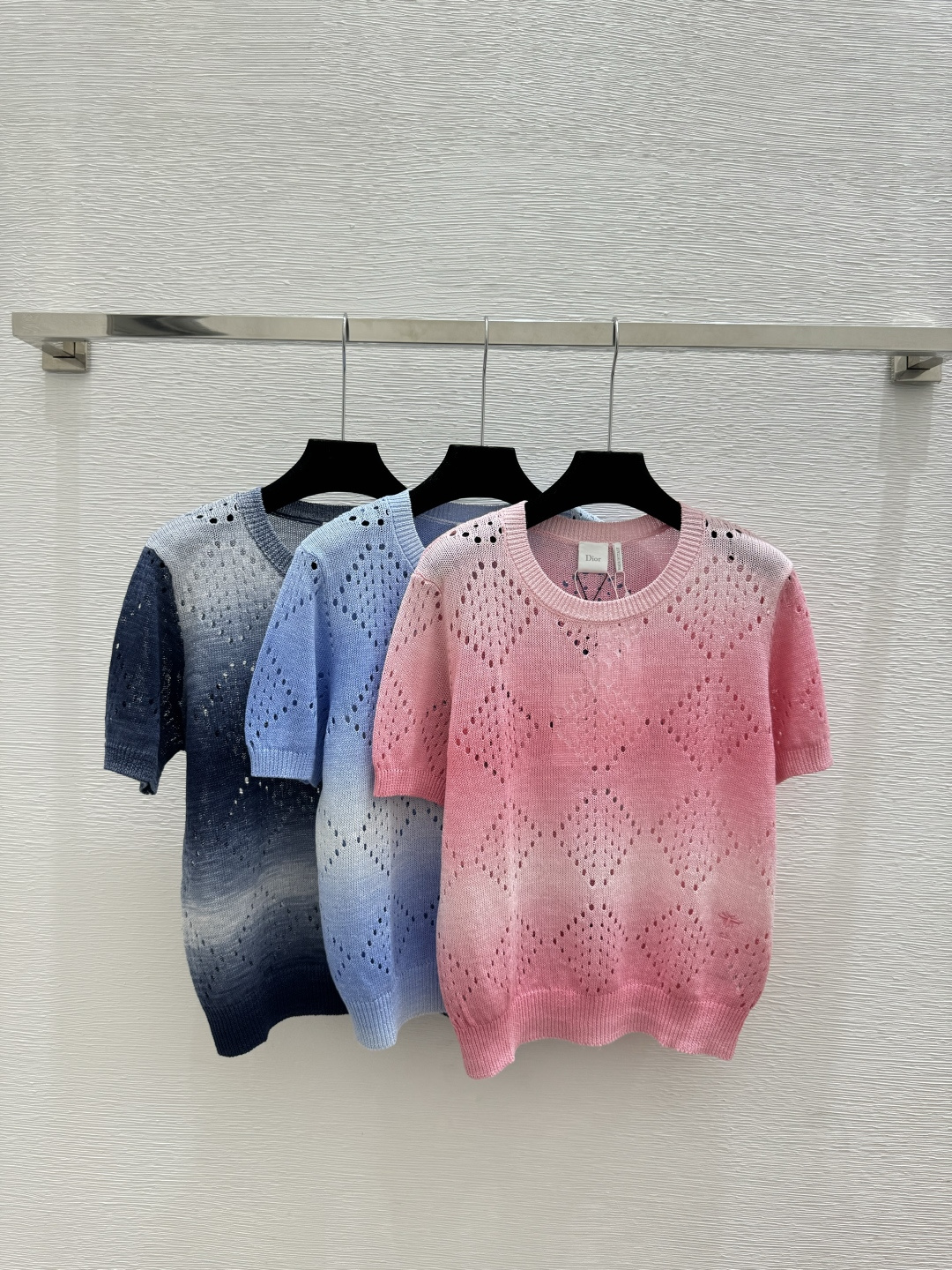 🆕D家🆕 春夏新款 撞色条纹菱格镂空圆领针织短袖颜色：粉色 蓝色 宝蓝尺码：36.38.40