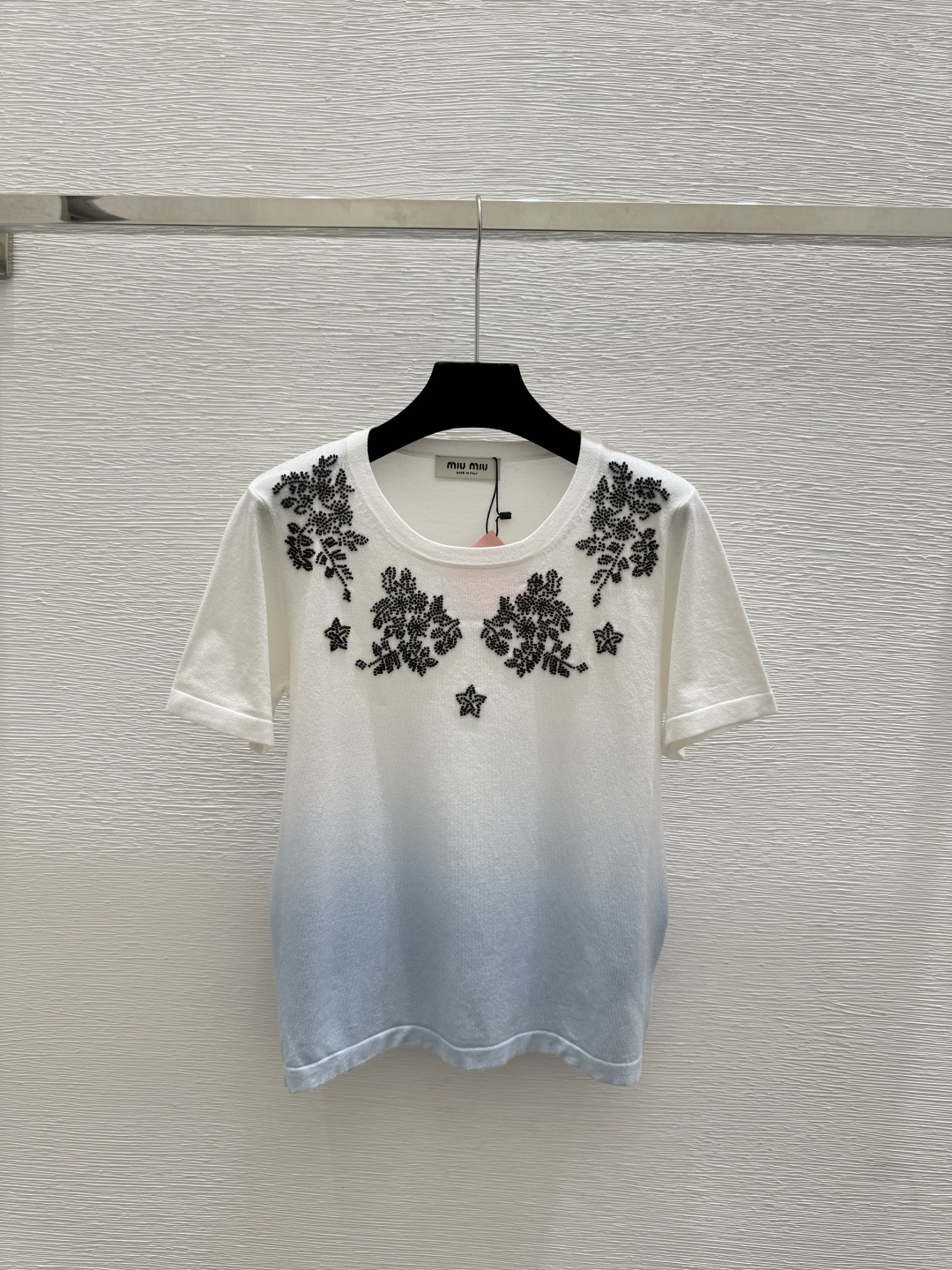 🆕M家🆕 春夏新款 撞色渐变花卉钉珠圆领针织短袖颜色：粉色 蓝色 绿色尺码：36.38.40