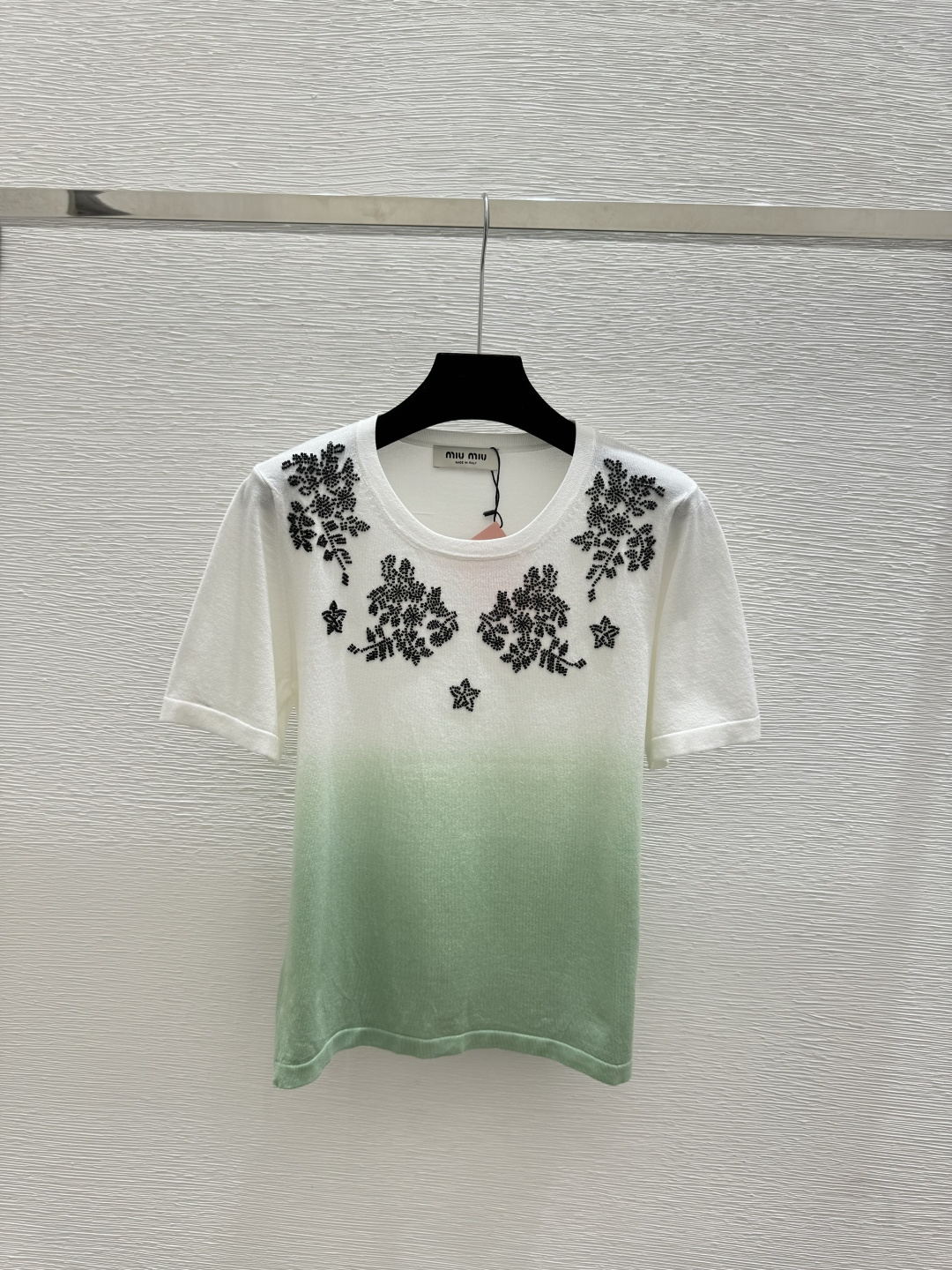 🆕M家🆕 春夏新款 撞色渐变花卉钉珠圆领针织短袖颜色：粉色 蓝色 绿色尺码：36.38.40